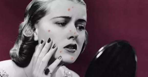 长痘可以化妆,但一定要注意清洗这些东西