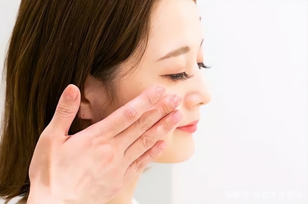 控油计划做到4点,改善油皮防止毛孔粗大,颜值蹭蹭往上涨